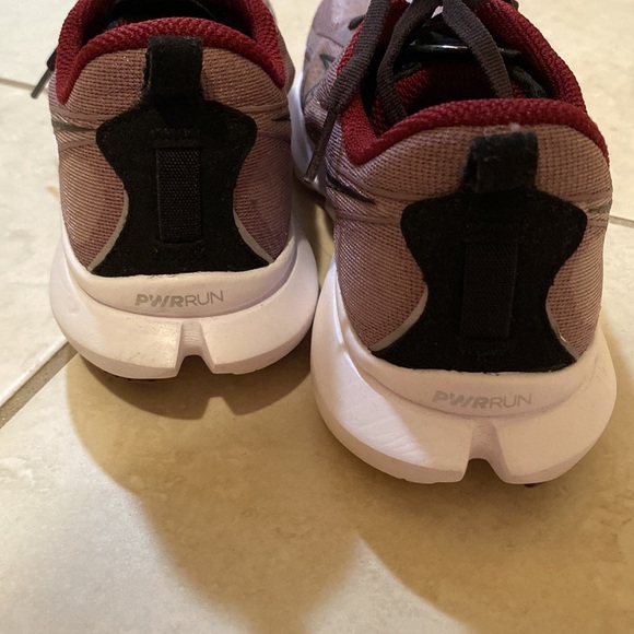 saucony form fit 4 size 7 barely used (worn 3 times to run errands) - Picture 7 of 8